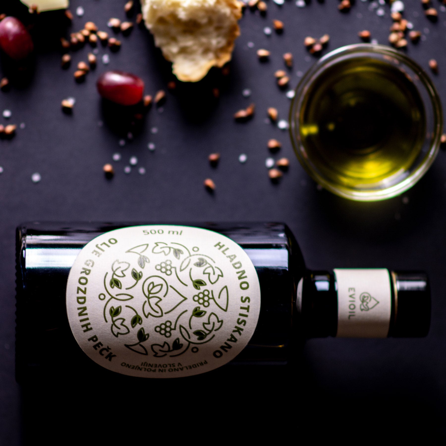 Olje grozdnih pešk Evioil kulinarična specialiteta za pogostitev ali za darilo, grapeseed oil gourmet or as a gift